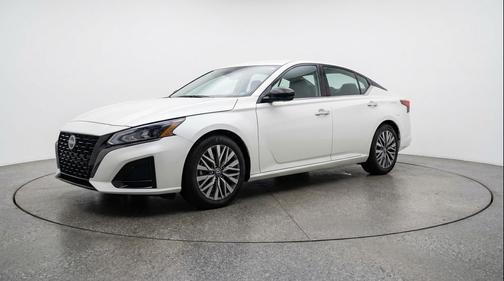 Glacier White 2025 Nissan Altima SV FWD
