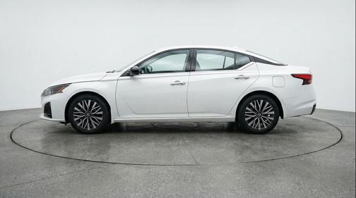 Glacier White 2025 Nissan Altima SV FWD