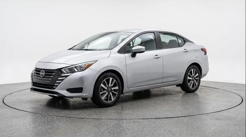 Brilliant Silver Metallic 2025 Nissan Versa 1.6 SV