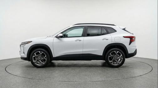 Summit White 2025 Chevrolet Trax LT