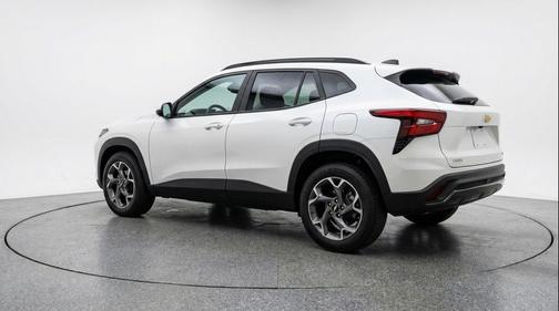 Summit White 2025 Chevrolet Trax LT