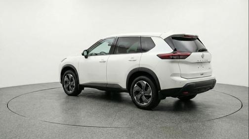 Everest White Pearl Tricoat 2025 Nissan Rogue SV