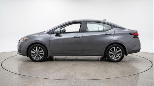 Gun Metallic 2025 Nissan Versa 1.6 SV