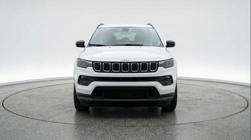 Bright White Clearcoat 2025 Jeep Compass Latitude