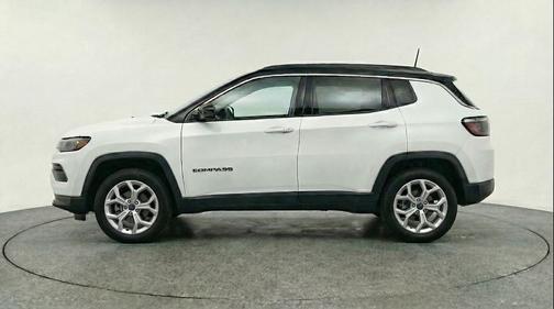Bright White Clearcoat 2025 Jeep Compass Latitude