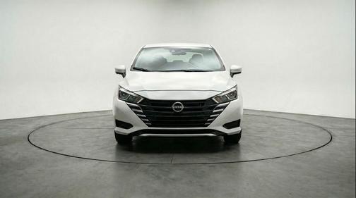 Aspen White Tricoat 2025 Nissan Versa 1.6 SV
