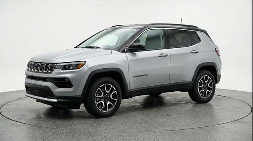 Silver Zynith Metallic Clearcoat 2025 Jeep Compass Trailhawk