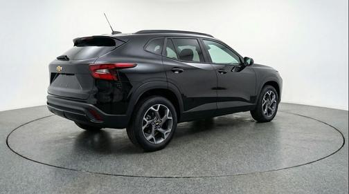 Mosaic Black Metallic 2025 Chevrolet Trax LT