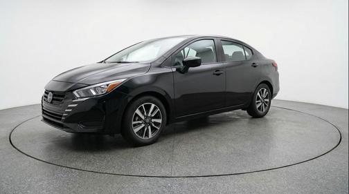 Super Black 2025 Nissan Versa 1.6 SV