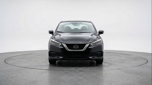 Super Black 2025 Nissan Versa 1.6 SV