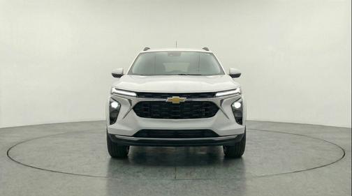 Summit White 2025 Chevrolet Trax LT