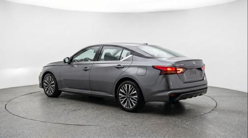 Gun Metallic 2025 Nissan Altima SV FWD