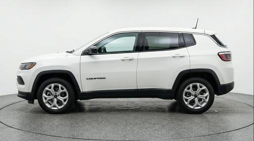 Bright White Clearcoat 2025 Jeep Compass Latitude