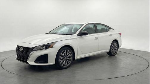 Glacier White 2025 Nissan Altima SV FWD