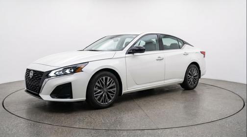 Glacier White 2025 Nissan Altima SV FWD