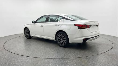 Glacier White 2025 Nissan Altima SV FWD