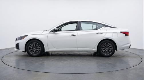 Glacier White 2025 Nissan Altima SV FWD