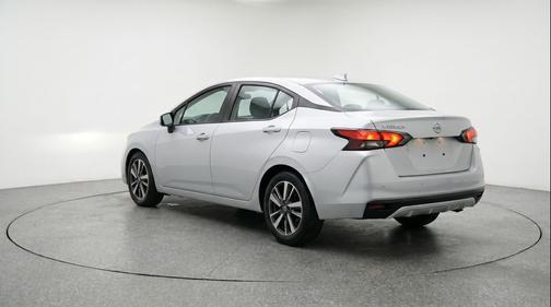 Brilliant Silver Metallic 2025 Nissan Versa 1.6 SV