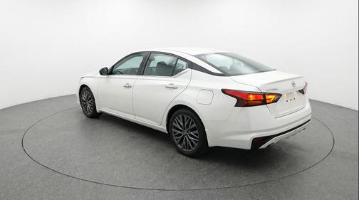 Glacier White 2025 Nissan Altima SV FWD