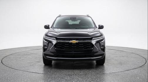 Mosaic Black Metallic 2025 Chevrolet Trax LT
