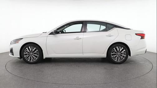 Glacier White 2025 Nissan Altima SV FWD