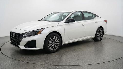 Glacier White 2025 Nissan Altima SV FWD