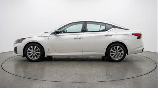 Glacier White 2025 Nissan Altima SV FWD