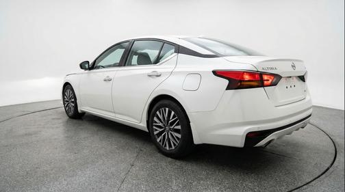 Glacier White 2025 Nissan Altima SV FWD