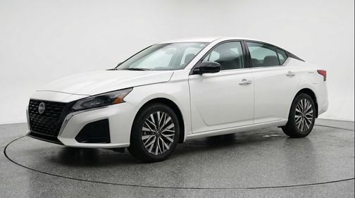 Glacier White 2025 Nissan Altima SV FWD