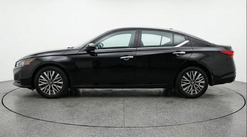 Super Black 2025 Nissan Altima SV FWD