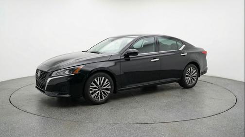 Super Black 2025 Nissan Altima SV FWD
