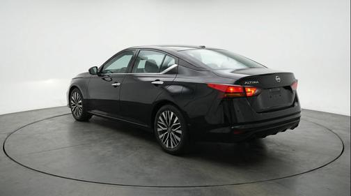 Super Black 2025 Nissan Altima SV FWD