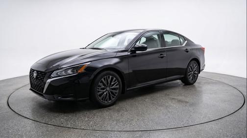 Super Black 2025 Nissan Altima SV FWD