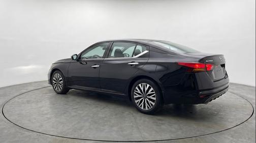 Super Black 2025 Nissan Altima SV FWD