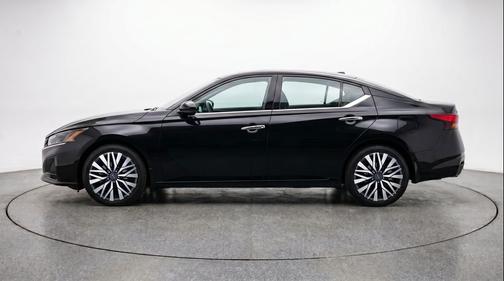 Super Black 2025 Nissan Altima SV FWD