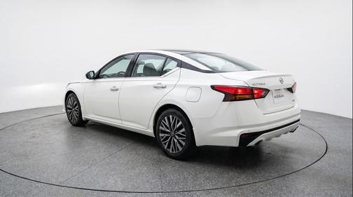 Glacier White 2025 Nissan Altima SV FWD