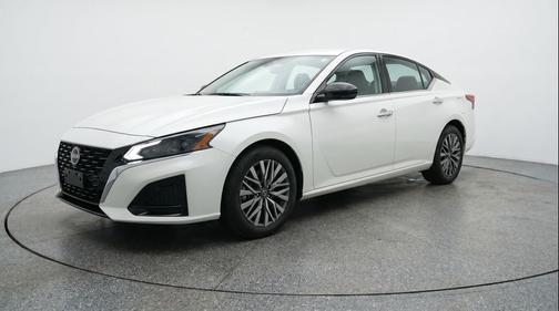 Glacier White 2025 Nissan Altima SV FWD
