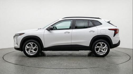 Summit White 2025 Chevrolet Trax LT