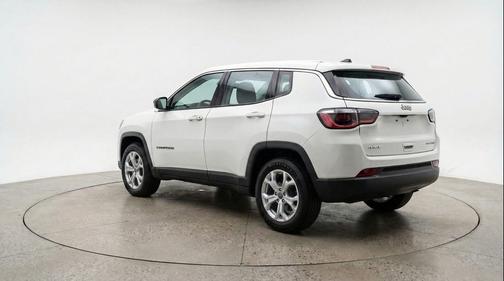 Bright White Clearcoat 2025 Jeep Compass Latitude
