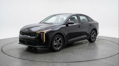 Aurora Black Pearl 2025 Kia K4 LXS