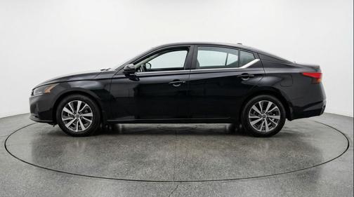 Super Black 2025 Nissan Altima SV FWD