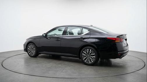 Super Black 2025 Nissan Altima SV FWD