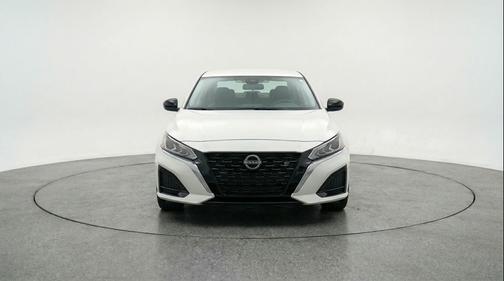 Glacier White 2025 Nissan Altima SV FWD