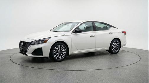 Glacier White 2025 Nissan Altima SV FWD