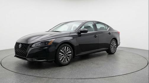 Super Black 2025 Nissan Altima SV FWD