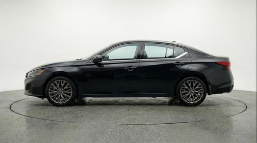 Super Black 2025 Nissan Altima SV