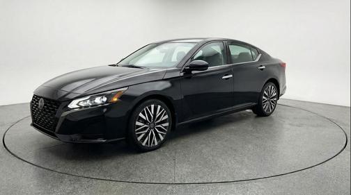 Super Black 2025 Nissan Altima SV FWD