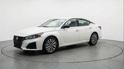 Glacier White 2025 Nissan Altima SV FWD