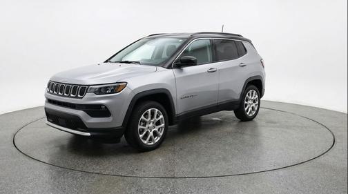 Silver Zynith Metallic Clearcoat 2025 Jeep Compass Limited