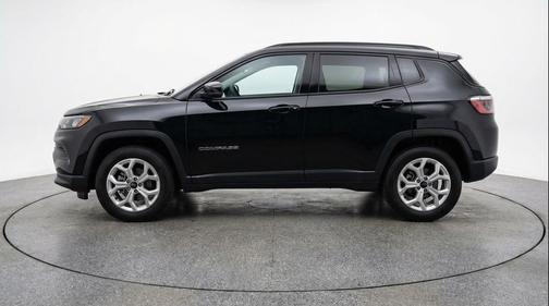 Diamond Black Crystal Pearlcoat 2025 Jeep Compass Latitude